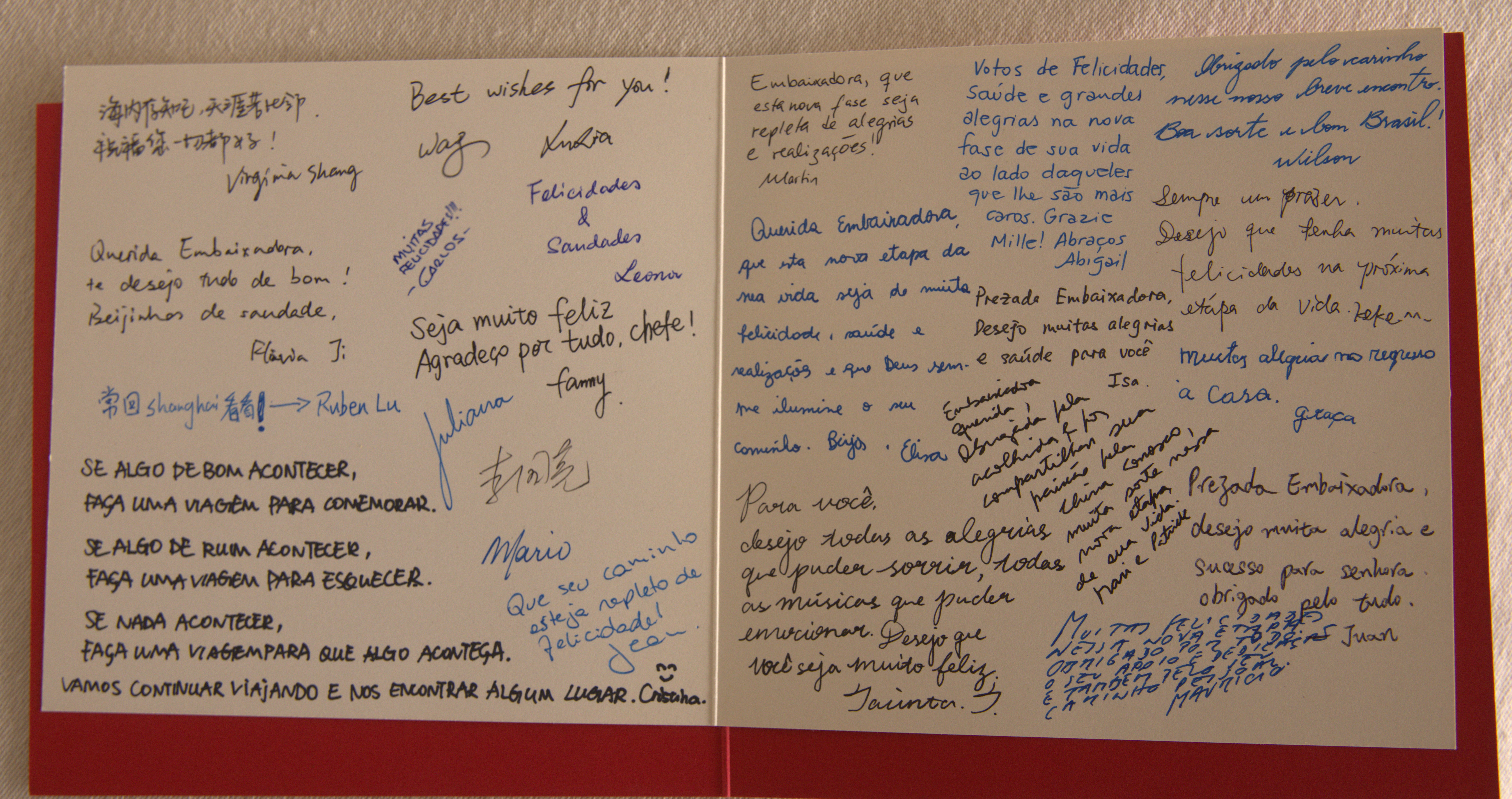 Cartão assinado pelo corpo de funcionários do consulado brasileiro em Xangai, por ocasião do fim da missão da cônsul-geral Ana Candida Perez.